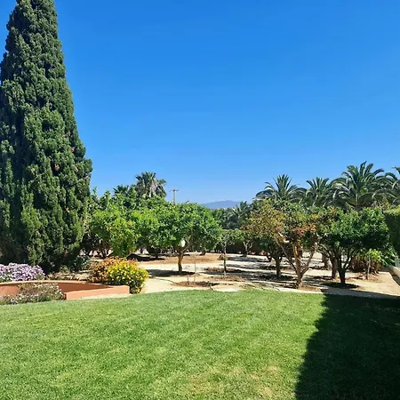 Ferienvilla Mit Pool, Garten Und Kinderspielplatz